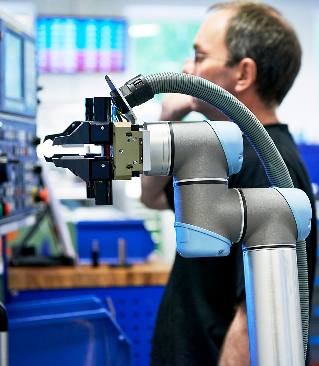 Robotiikka_Machine Tool_UniversalRobots
